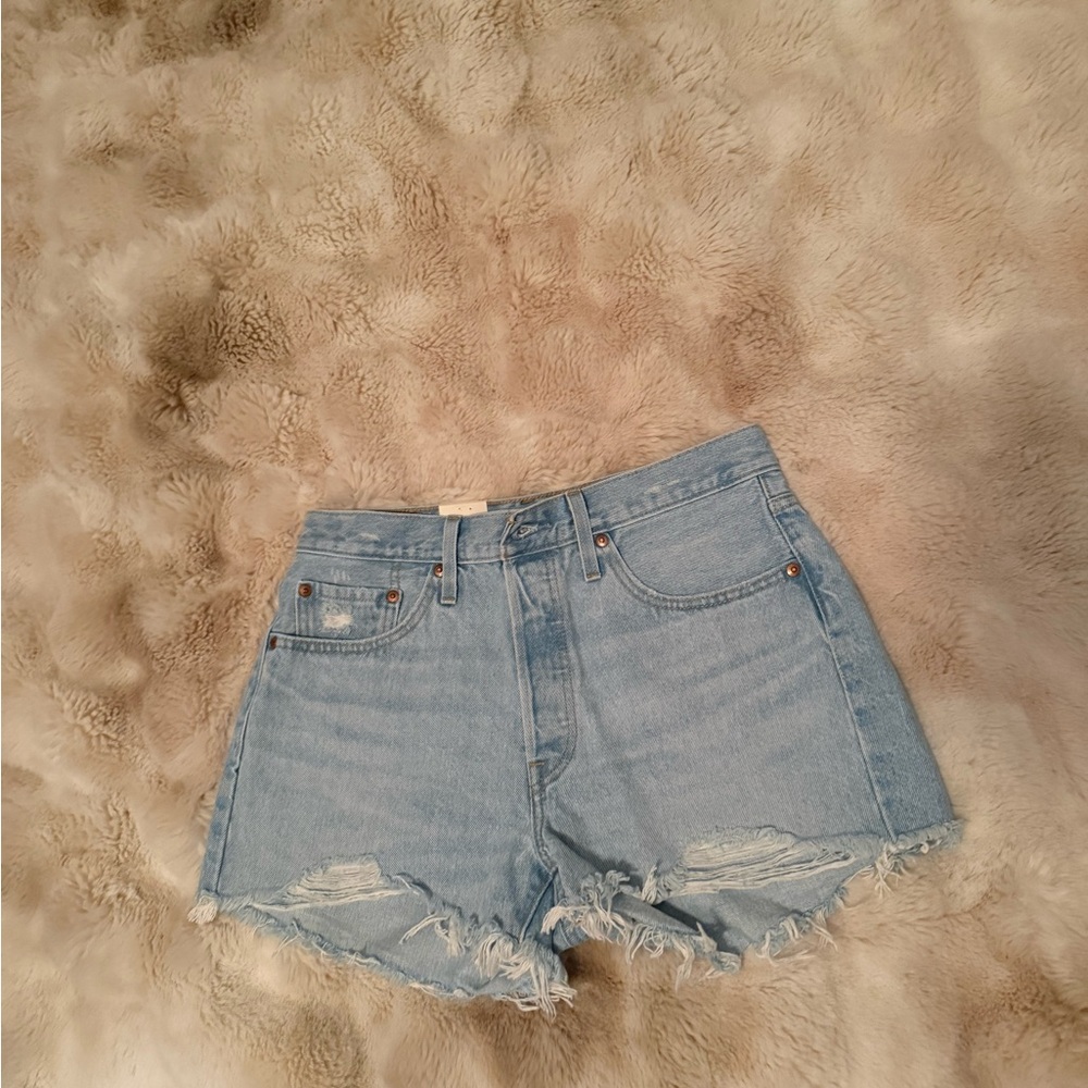 Classic Light Blue Levi’s Denim Shorts
